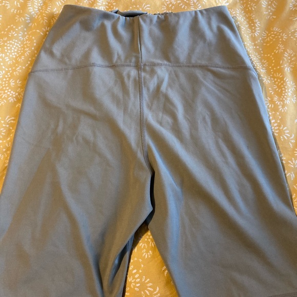 H&M MAMA Sage Green Bike Shorts Large - Picture 3 of 4